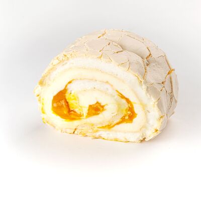 Рулет меренговый с манго и маракуйей в 7:35 Заря & KitaEast по цене 410 ₽