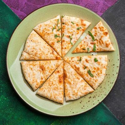 Наан с сыром в Sushi & More по цене 200 ₽