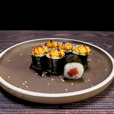 Запеченный мини-ролл с тунцом в Hatimaki по цене 369 ₽
