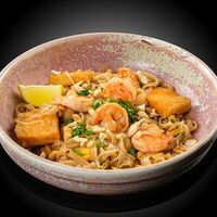 Рисовая лапша Пад Тай с креветкой в Sushi & More