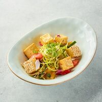 Жаренный тофу с овощами в Hong Kong