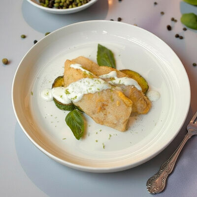 Окунь с цукини и лаймовым соусом в В Питере пить по цене 940 ₽