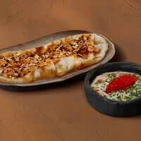 Тарамасалата, икра лосося, лепёшка с миксом семян в Maya