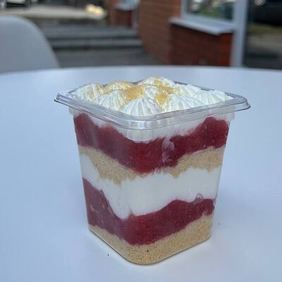 Клубника-ваниль в Август по цене 437 ₽