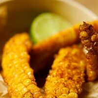 Кукуруза фри в мексиканских специях в Borrachitos