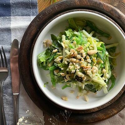 Салат с Вакамэ и ореховым соусом в Moloko по цене 210