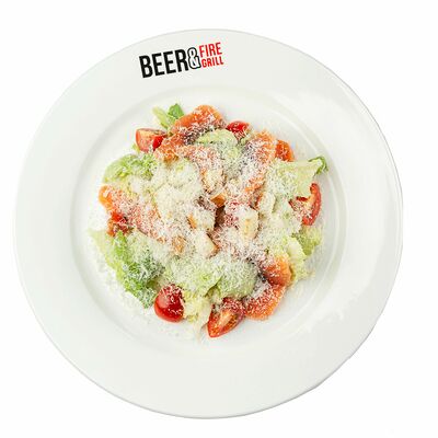 Цезарь со слабосоленым лососем в Beer & Fire Grill по цене 647 ₽