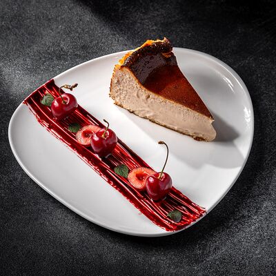 Чизкейк Сан Себастьян с вишней в Everest continental по цене 850 ₽
