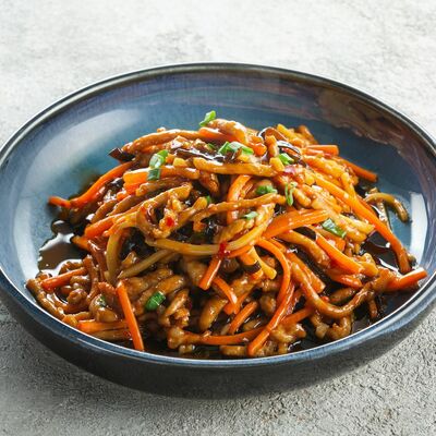 Свинина Юйсян в остро-сладком соусе в See China по цене 530 ₽