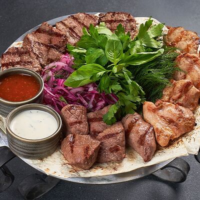 Ассорти шашлыков в Lafa Lounge по цене 2400 ₽