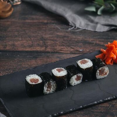 Классический ролл с тунцом в Amato по цене 350 ₽