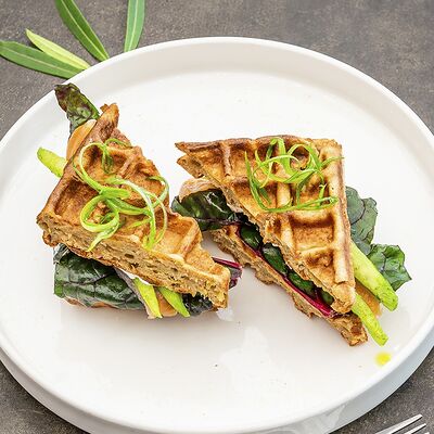 Вафля с лососем в Мой кофе по цене 938 ₽