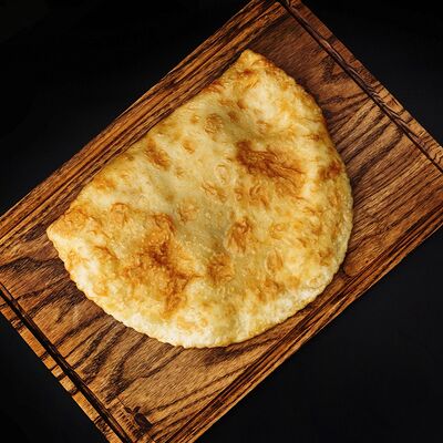 Чебурек с курицей в Шаурма хаус по цене 110 ₽