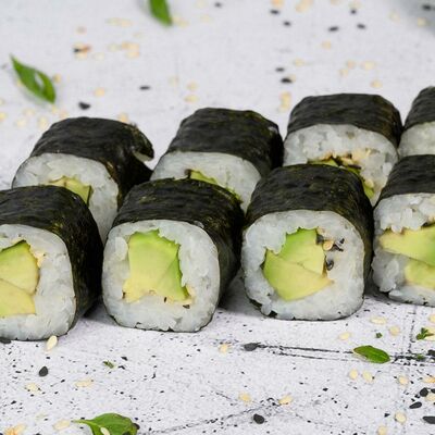 Маки с авокадо в Суши Мастер по цене 129 ₽