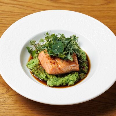 Стейк из лосося с рийетом из брокколи в Sota по цене 1470 ₽