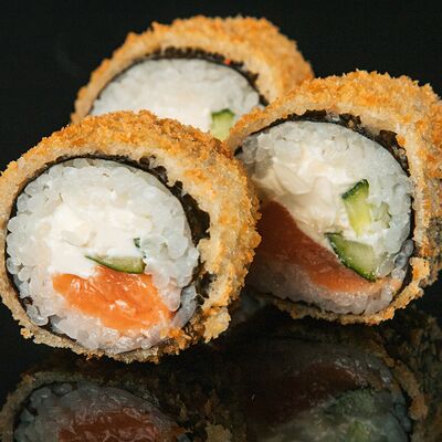 Жареный с лососем Топ в UNAGI ROLLS по цене 589 ₽
