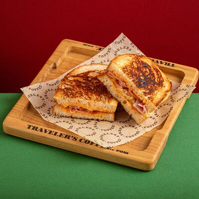 Сэндвич Рубен в Traveler's Coffee по цене 540 ₽