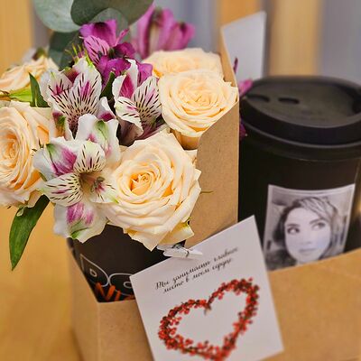 Раф love is и цветы в Do.bro coffee по цене 1900 ₽