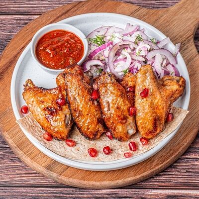 Шашлык из куриных крылышек в Мясо на углях по цене 490 ₽