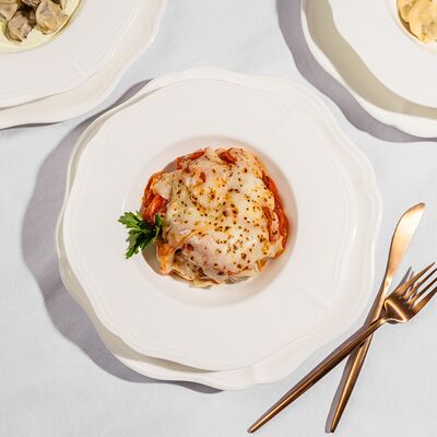 Запеченные пельмени с индейкой в томатном соусе под сыром в АндерСон по цене 760 ₽