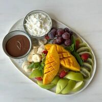 Плато из сезонных фруктов в Prana