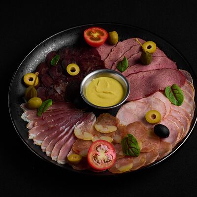 Мясное плато в Level kitchenbar по цене 1390 ₽