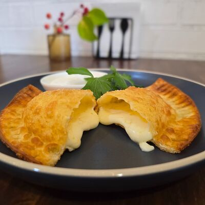 Чебурек с сыром в Симпл по цене 99 ₽