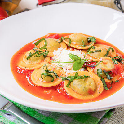 Равиоли с рикоттой и шпинатом в Christian по цене 1020 ₽