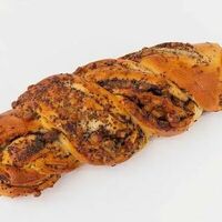 Сладкая булочка с грецким орехом в Кафе нут