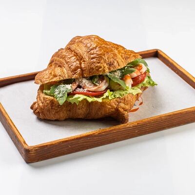 Круассан с креветками в Миндаль по цене 660 ₽