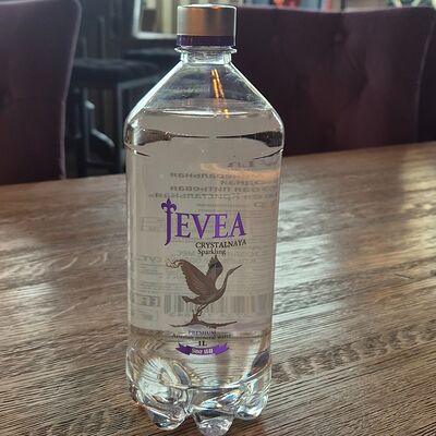 Вода Jevea газированная в Lюstra Bar по цене 500 ₽