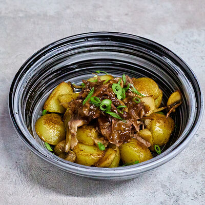 Картофель бейби с говядиной и грибами в Chipock Premium по цене 670 ₽