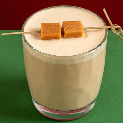 Латте Ириска (меню осень-зима) в Travelers Coffee по цене 390 ₽