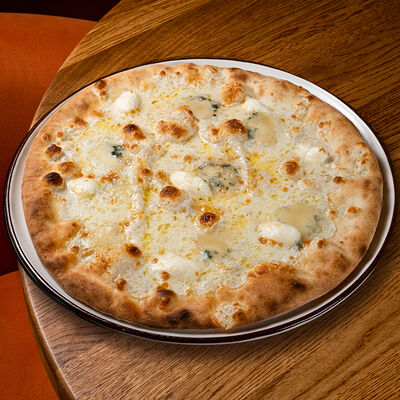 Пицца Кватро Формаджи 28 см в iL Патио по цене 829 ₽