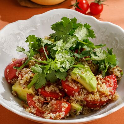 Салат с киноа и авокадо в Маймун по цене 790 ₽