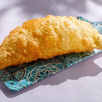 Чебурек с сыром в Чайхана Пахвала по цене 330 ₽