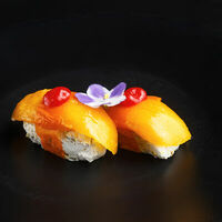 Суши с манго в Кабуки