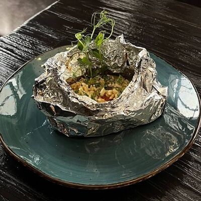 Филе горбуши, запеченное с овощами, рисом в фольге в Длинный нос по цене 365 ₽