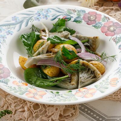 Салат из картофеля с солеными груздями в Катюша Katyusha по цене 420