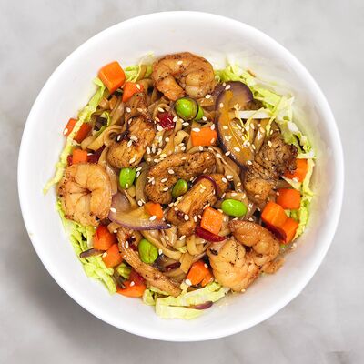 Пад тай лапша с курицей и креветками в Bonape по цене 769 ₽