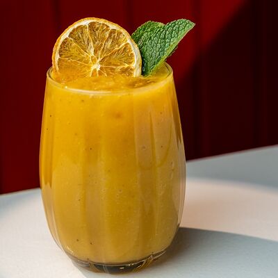 Смузи Манго-персик-бананв Метро Cafe по цене 499 ₽