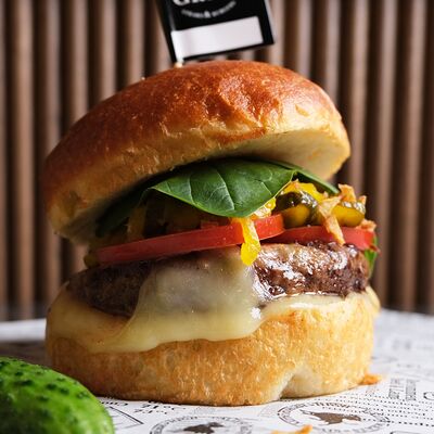 Чизбургер с релишем в Torro Grill по цене 750 ₽