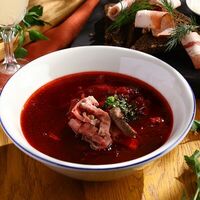 Борщ с копченой говядиной в BBQ Beer Restaurant