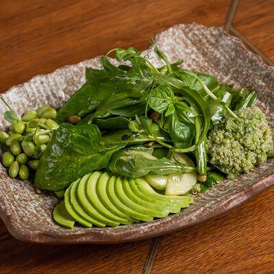 Зеленый салат с дрессингом на основе соевого соуса, дижонской горчицы в The 312 по цене 780 ₽