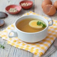 Бульон куриный с яйцом в Табаско