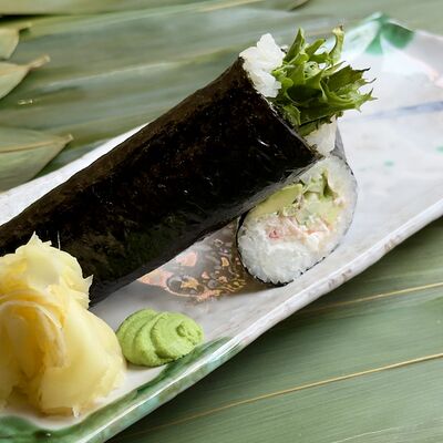 Хэнд ролл с креветкой в Sushi lovers по цене 690 ₽