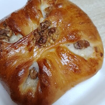 Венгерская булочка с грецким орехом в Бон багет по цене 70 ₽