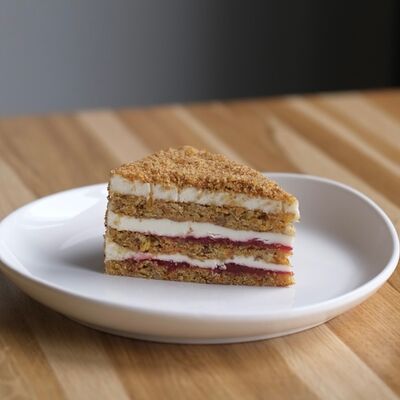 Морковный с малиной в Кондитерская Светланы Шарафуллиной по цене 407 ₽