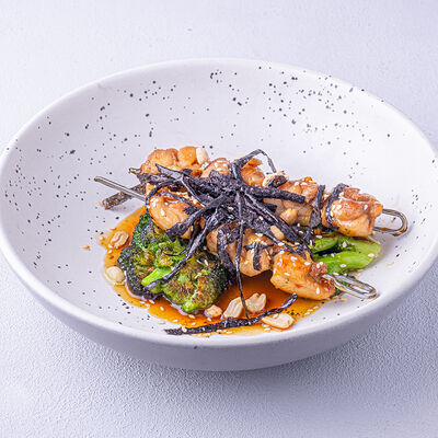 Куриные шашлычки и брокколи в Мечтатели по цене 620 ₽