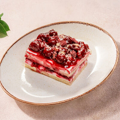 Десерт Вишневая лазанья в Перчини по цене 540 ₽